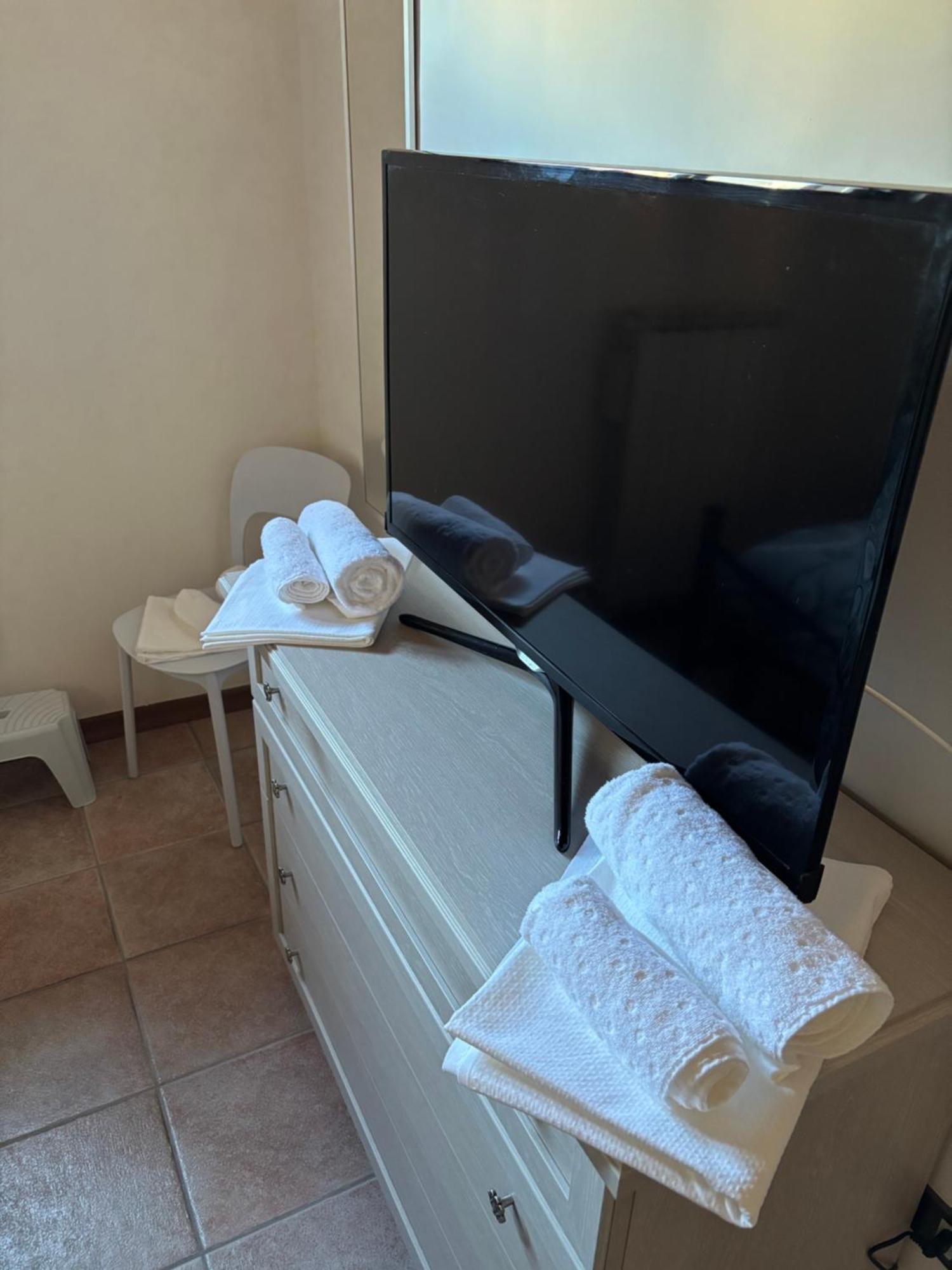 Aryhouse Apartment แตร์นี ภายนอก รูปภาพ